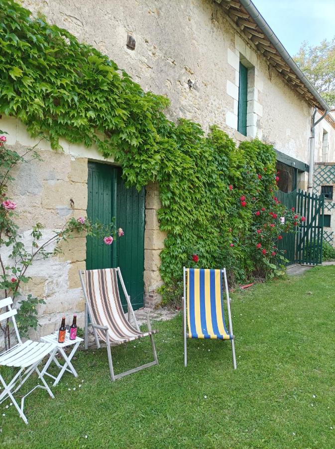 Le Relais des Roses- Chambres d'hôtes Vatan Extérieur photo